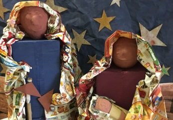 A decoração da escola foi feita com o reaproveitamento de materiais.